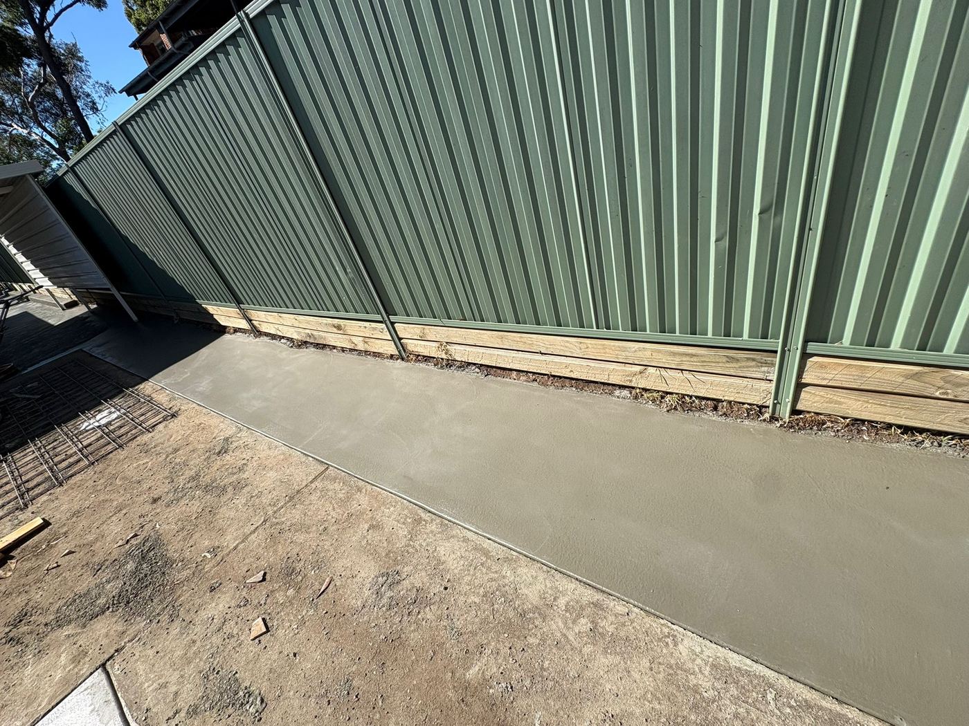 Concreting by AE Cutting